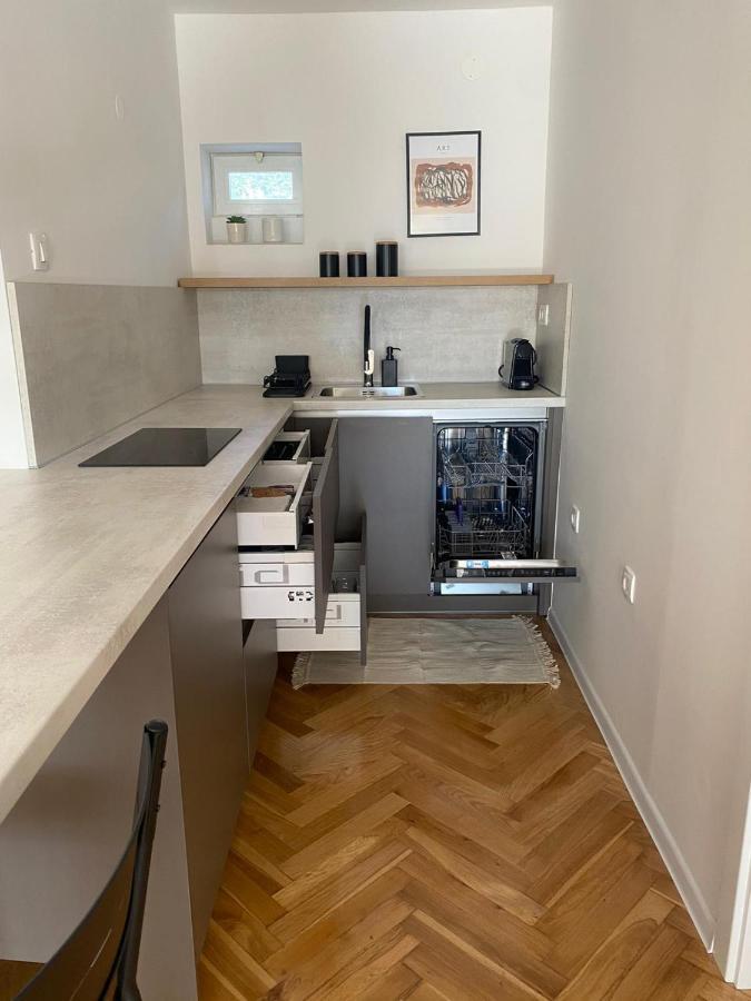 Apartments Nikval 罗维尼 外观 照片